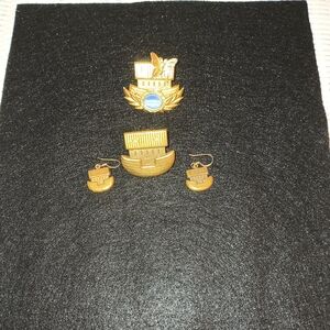 Wimsey Noah's Ark Broches And Earrings